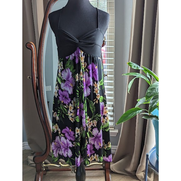 Hawaiian Dress - Picture 3 of 10